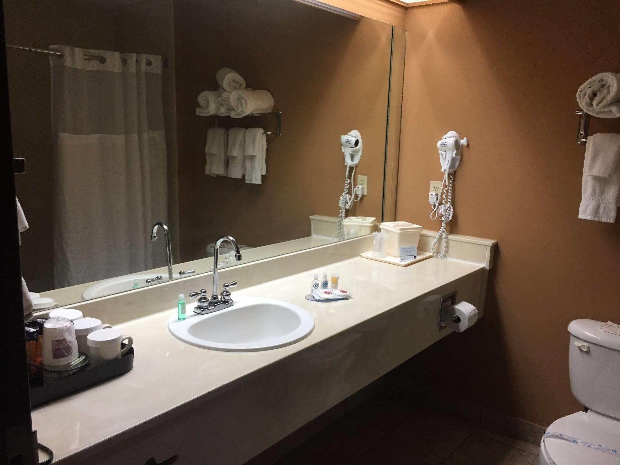 Comfort Suites Lake Jackson Clute Экстерьер фото