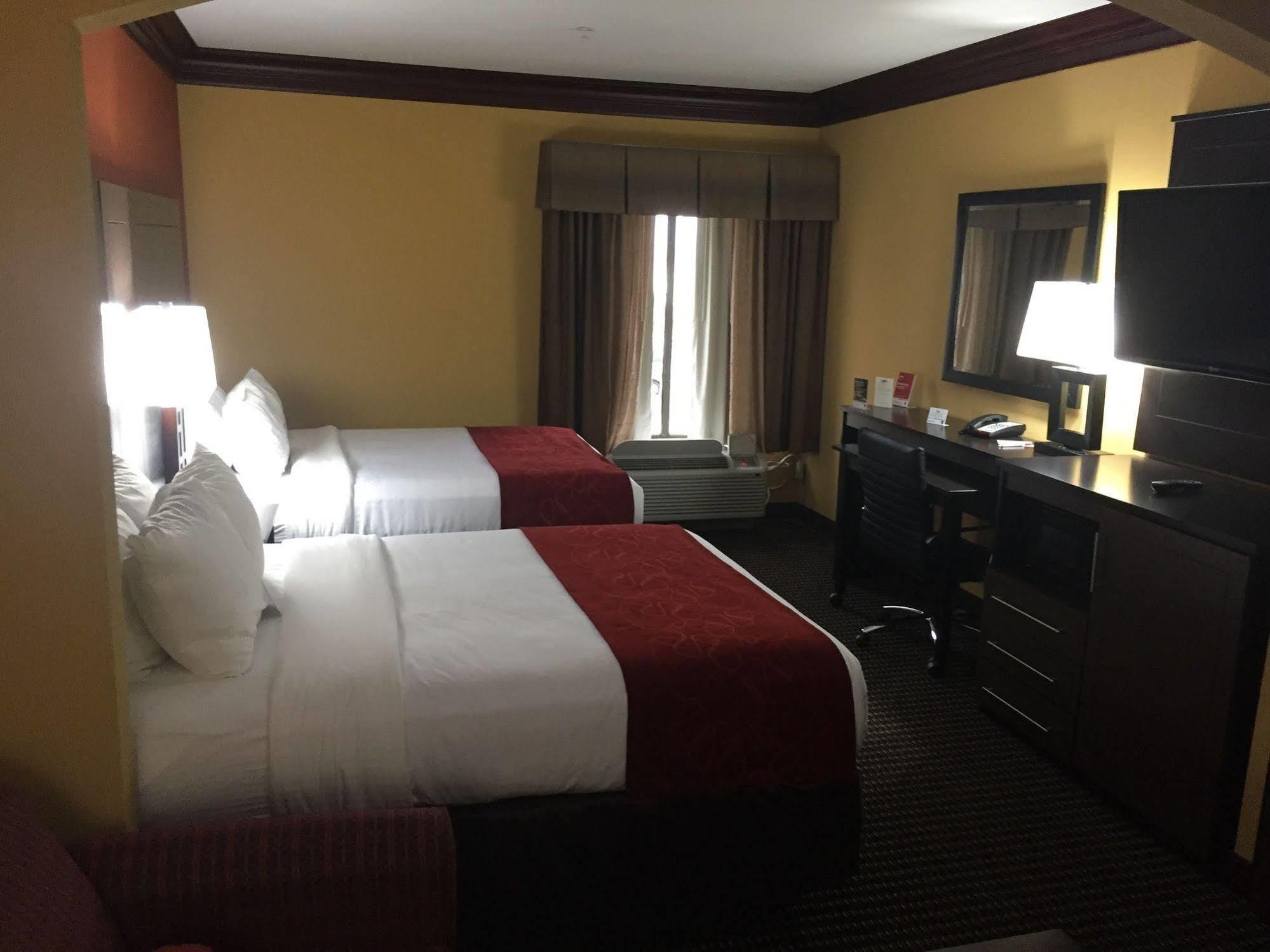 Comfort Suites Lake Jackson Clute Экстерьер фото