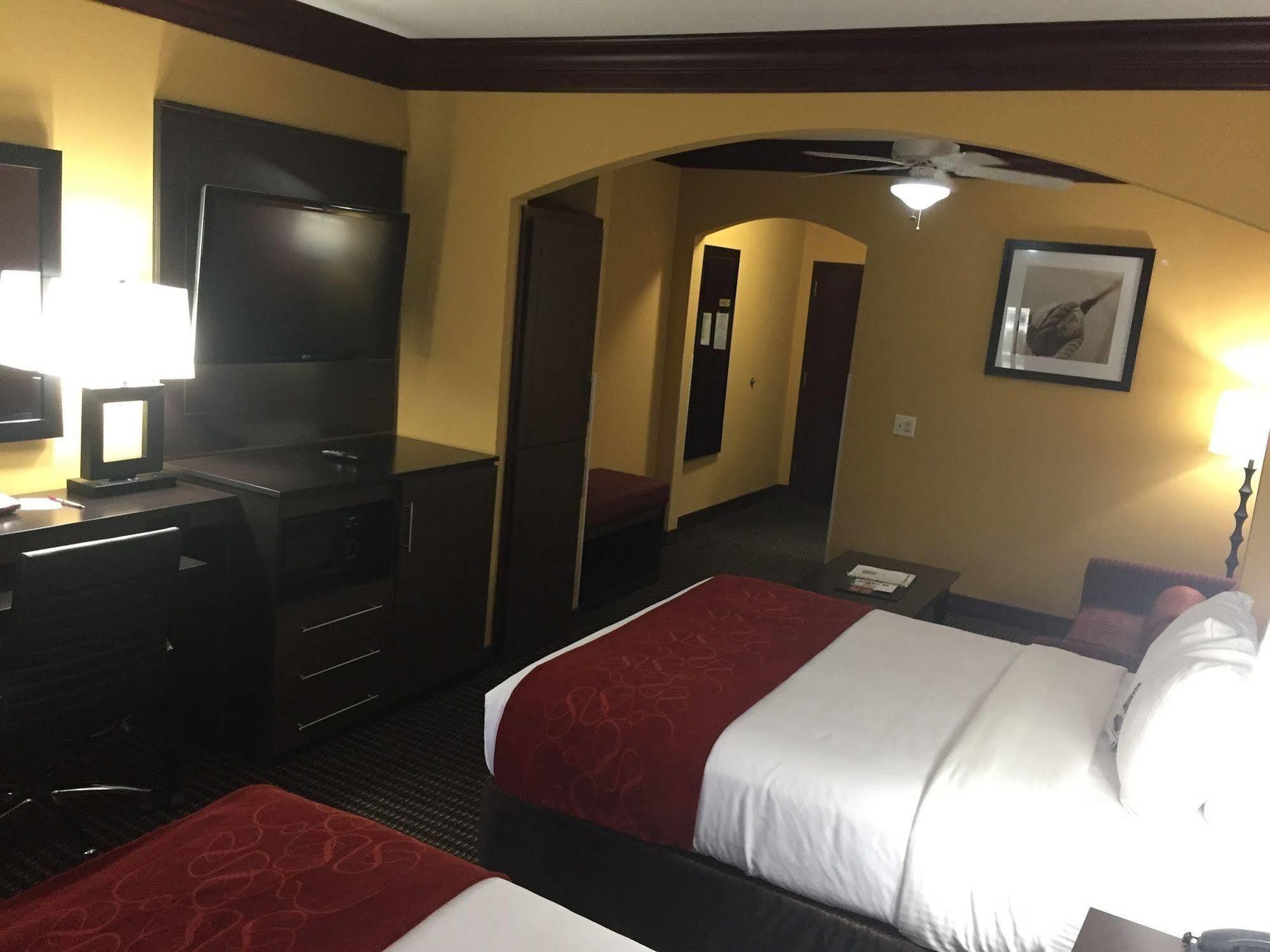 Comfort Suites Lake Jackson Clute Экстерьер фото