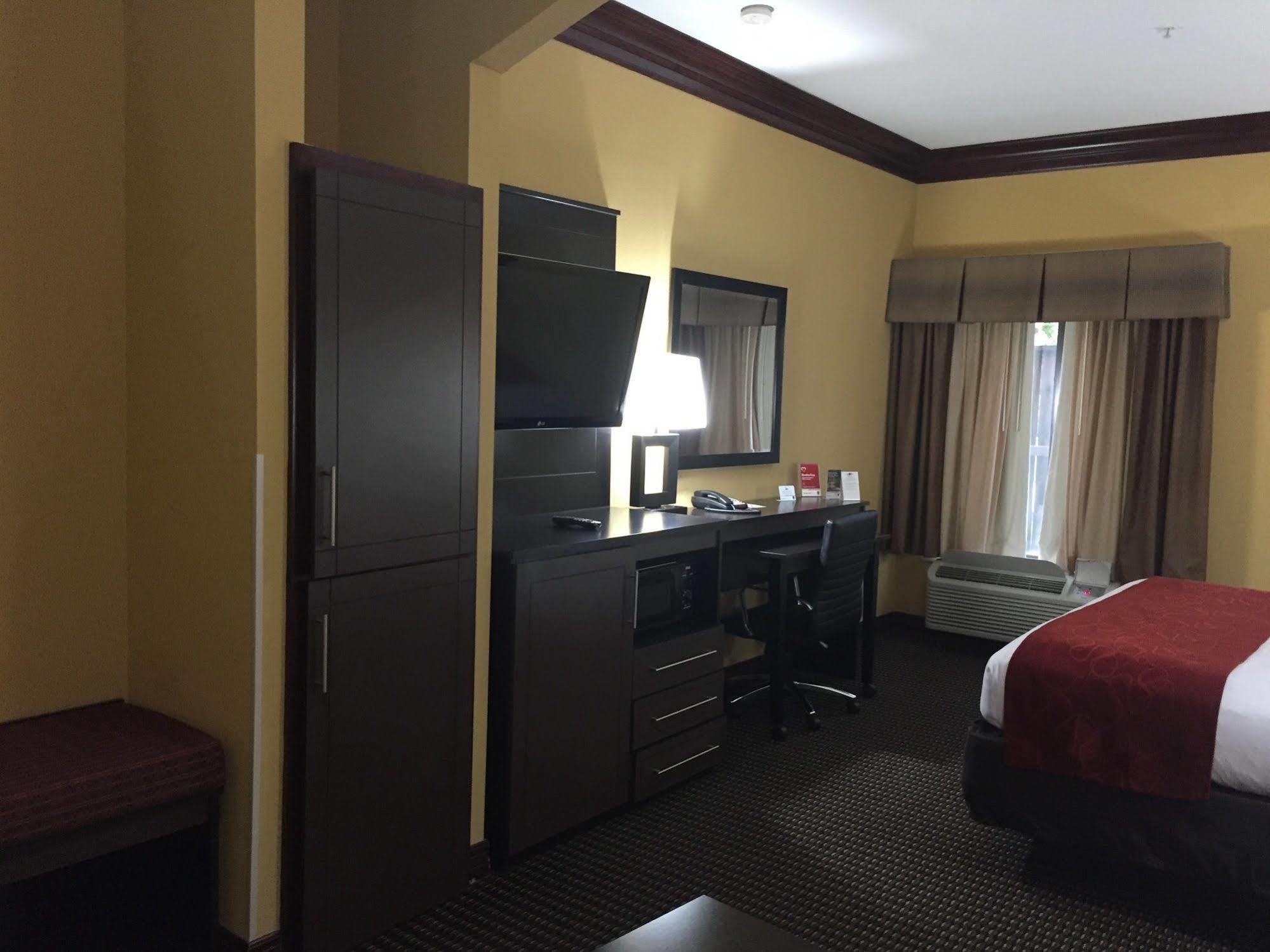 Comfort Suites Lake Jackson Clute Экстерьер фото