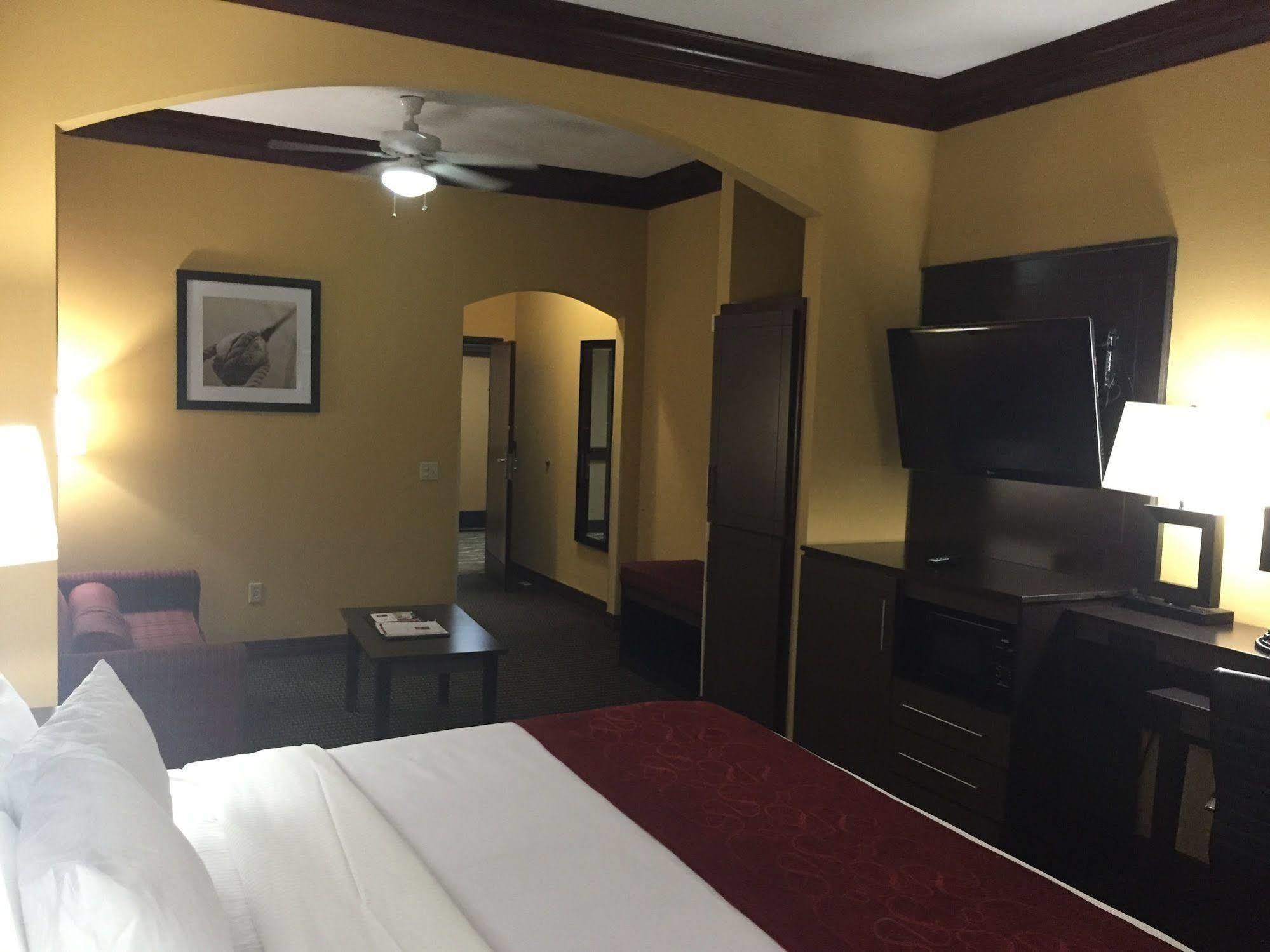 Comfort Suites Lake Jackson Clute Экстерьер фото