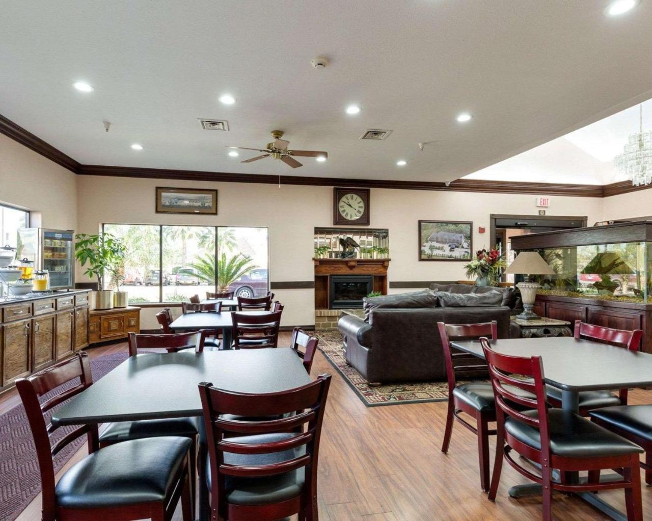 Comfort Suites Lake Jackson Clute Экстерьер фото
