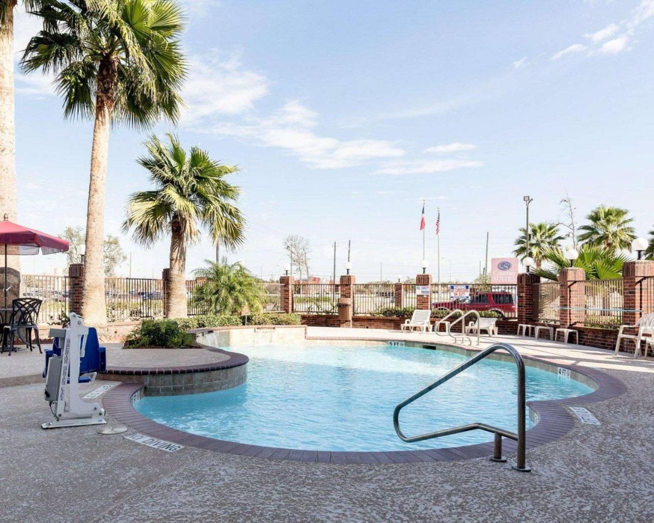 Comfort Suites Lake Jackson Clute Экстерьер фото